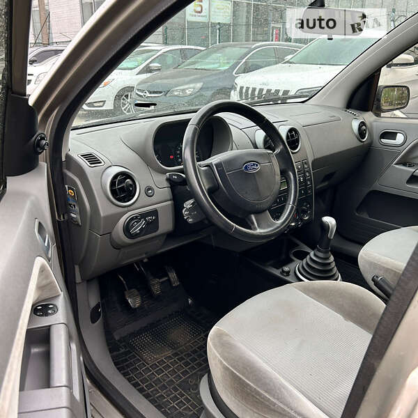 Хэтчбек Ford Fusion 2002 в Сумах