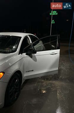 Седан Ford Fusion 2017 в 