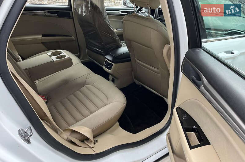 Седан Ford Fusion 2015 в Львові