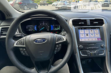 Седан Ford Fusion 2018 в Вишневому