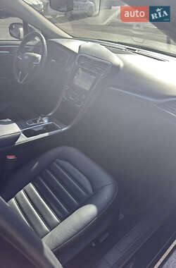 Седан Ford Fusion 2018 в 