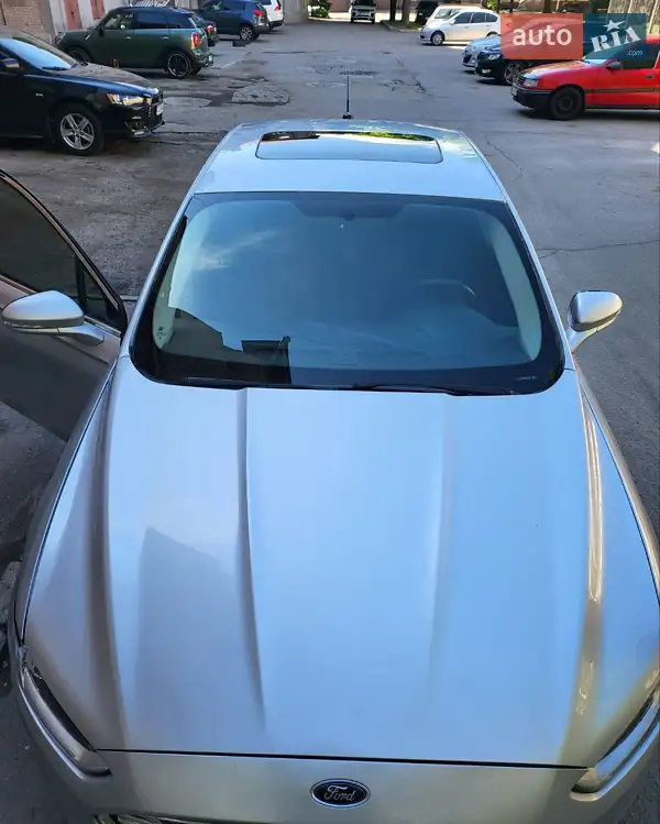 Седан Ford Fusion 2015 в 