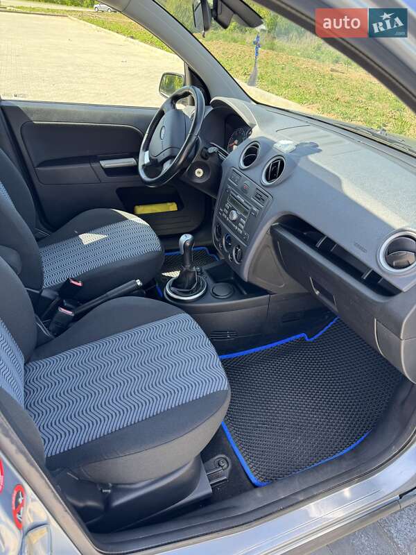 Хэтчбек Ford Fusion 2006 в Полтаве