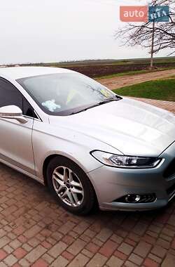 Седан Ford Fusion 2015 в 