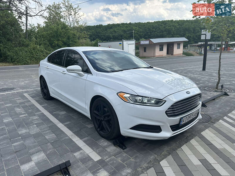 Седан Ford Fusion 2016 в Ужгороде