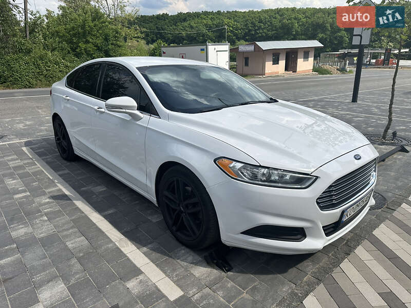 Седан Ford Fusion 2016 в Ужгороде