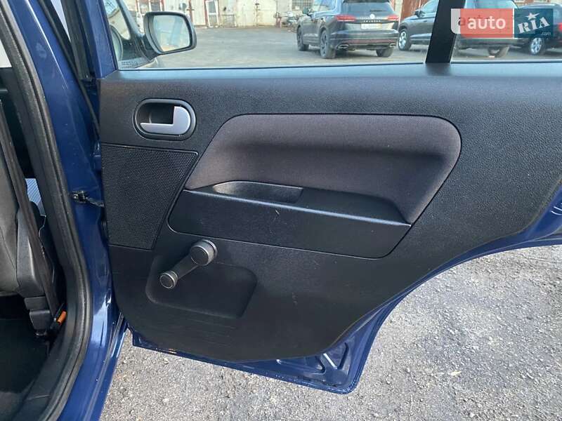 Хэтчбек Ford Fusion 2009 в Чуднове