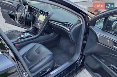Седан Ford Fusion 2017 в 