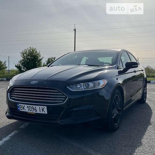 Седан Ford Fusion 2015 в Ровно