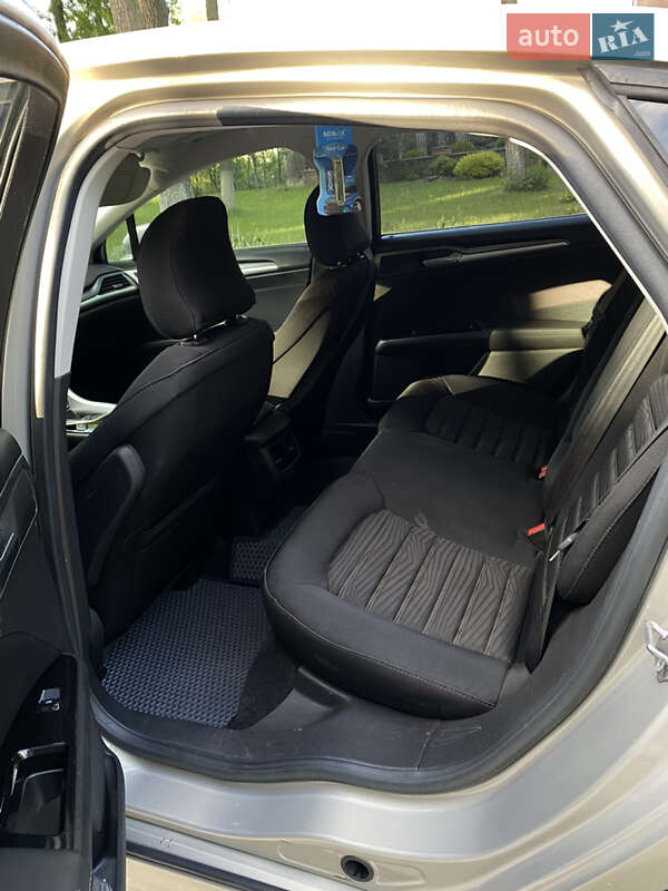 Седан Ford Fusion 2015 в Умани