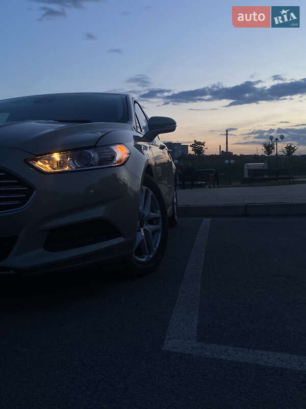 Седан Ford Fusion 2015 в Умани