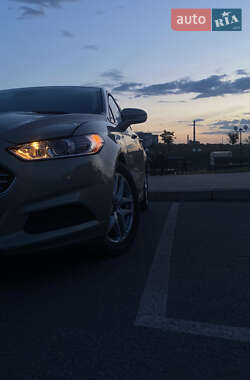 Седан Ford Fusion 2015 в 