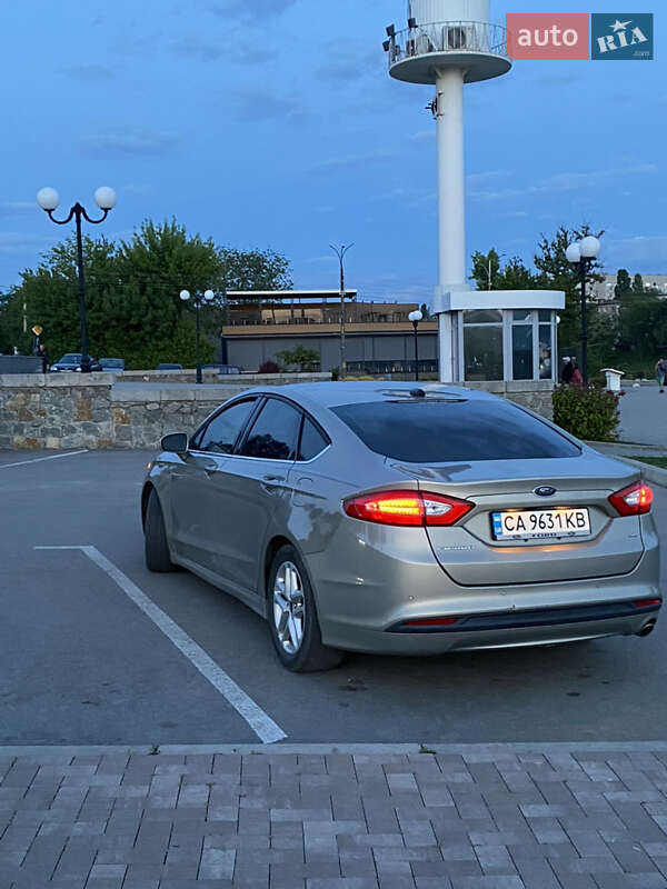 Седан Ford Fusion 2015 в Умани
