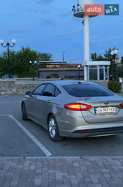 Седан Ford Fusion 2015 в 