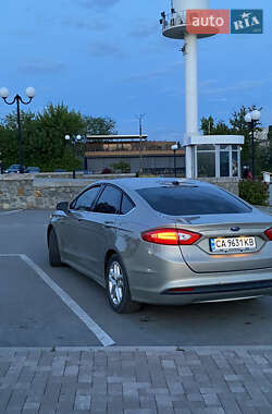 Седан Ford Fusion 2015 в Умани