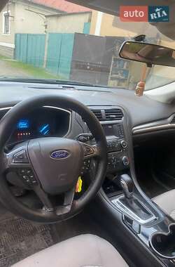 Седан Ford Fusion 2016 в 