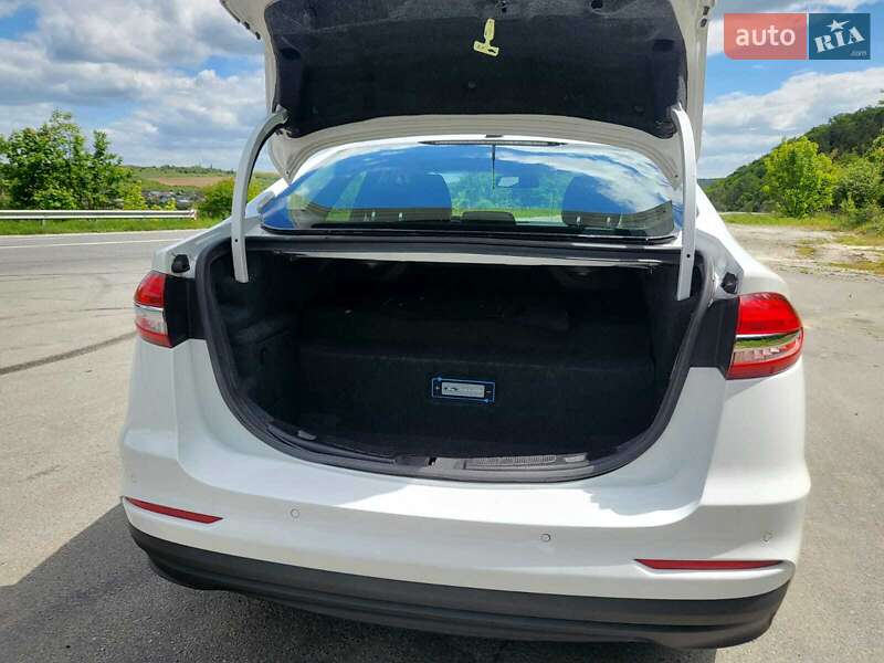 Седан Ford Fusion 2019 в Чорткове