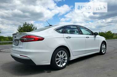 Седан Ford Fusion 2019 в Чорткові