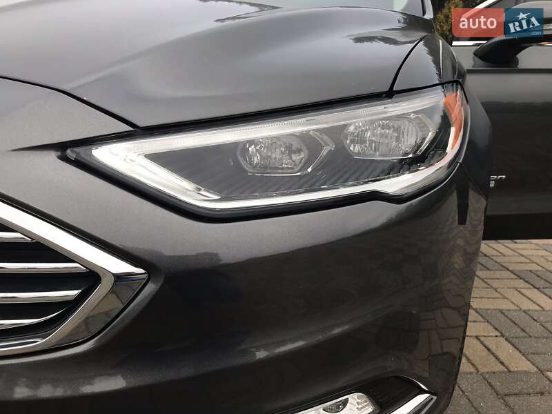 Седан Ford Fusion 2016 в Львове