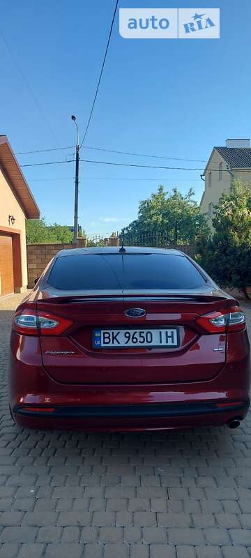 Седан Ford Fusion 2015 в Ровно