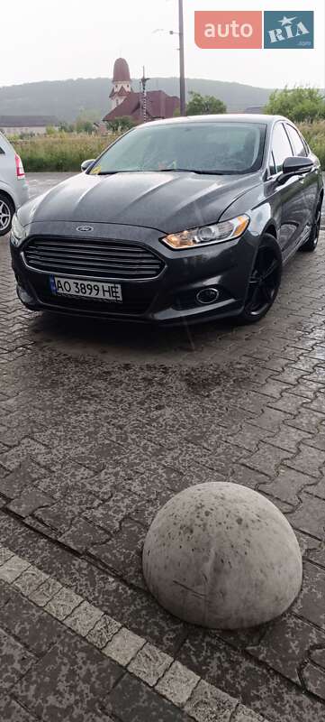 Седан Ford Fusion 2015 в Ужгороді