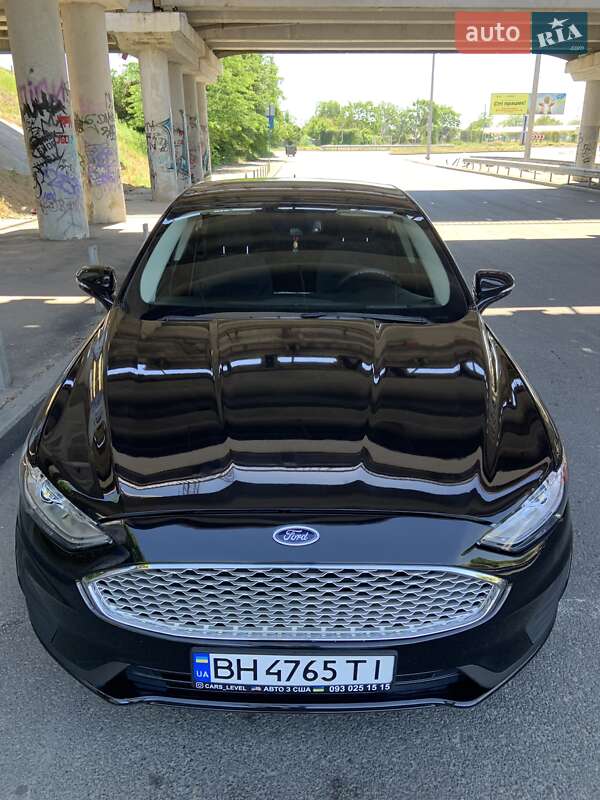 Седан Ford Fusion 2019 в 
