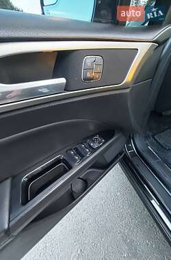 Седан Ford Fusion 2014 в 