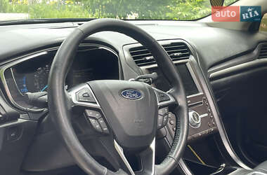 Седан Ford Fusion 2017 в 