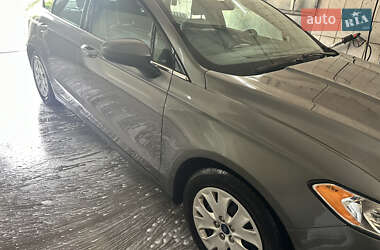 Седан Ford Fusion 2013 в 