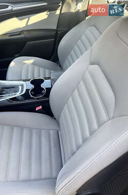 Седан Ford Fusion 2013 в 