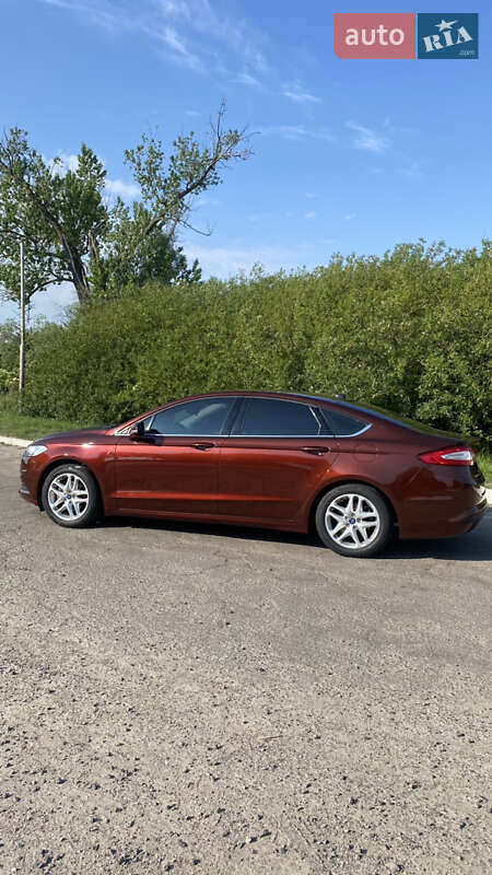 Седан Ford Fusion 2016 в 