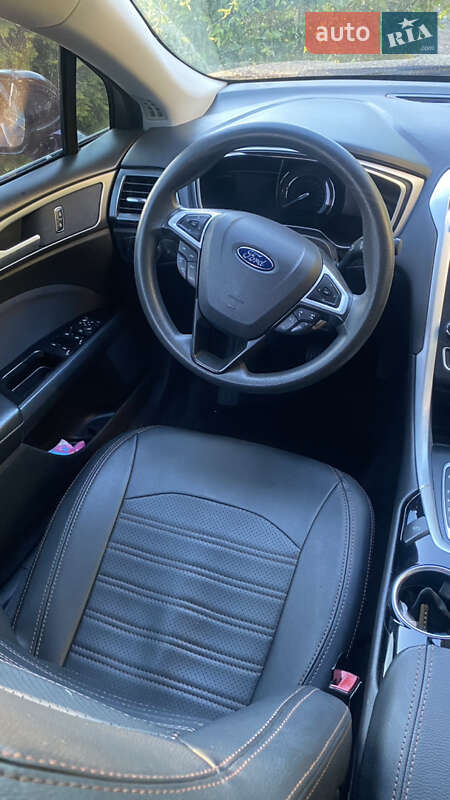 Седан Ford Fusion 2016 в Львове