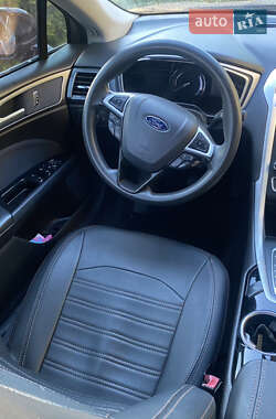 Седан Ford Fusion 2016 в 