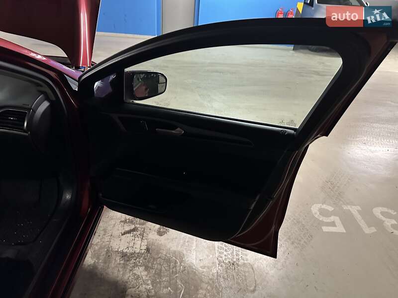 Седан Ford Fusion 2014 в Одесі