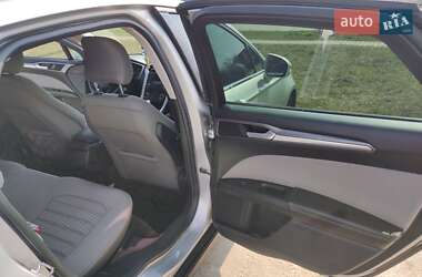 Седан Ford Fusion 2015 в 