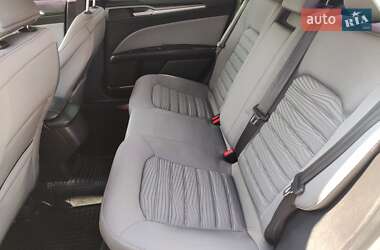 Седан Ford Fusion 2015 в 