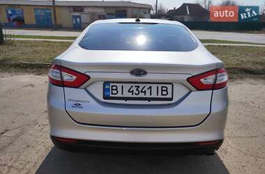 Седан Ford Fusion 2015 в 