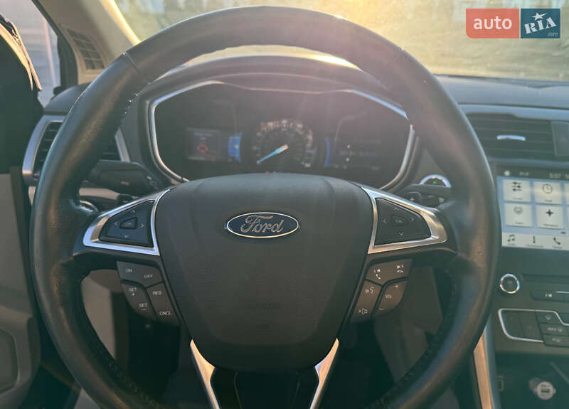Седан Ford Fusion 2017 в Львове