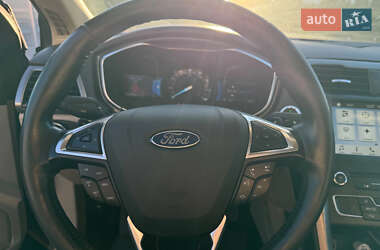 Седан Ford Fusion 2017 в 