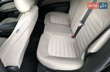 Седан Ford Fusion 2019 в 