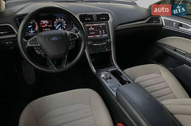 Седан Ford Fusion 2019 в 