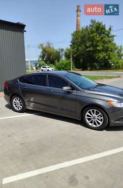 Седан Ford Fusion 2017 в 