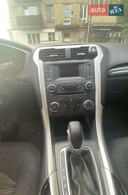 Седан Ford Fusion 2016 в 