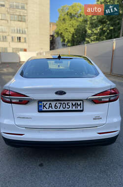 Седан Ford Fusion 2019 в 