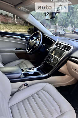 Седан Ford Fusion 2017 в 