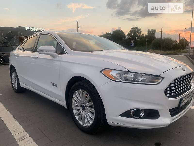 Седан Ford Fusion 2016 в Луцьку