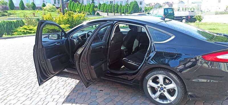 Седан Ford Fusion 2015 в Чернівцях