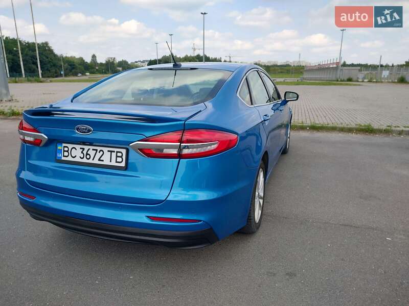 Седан Ford Fusion 2019 в Львове