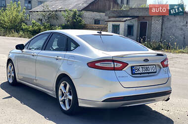 Седан Ford Fusion 2015 в Сарнах