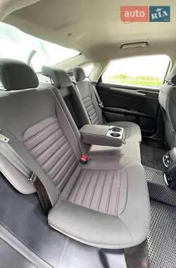 Седан Ford Fusion 2017 в 
